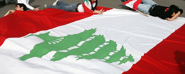 شجرة لبنان تزين العلم اللبناني - سبوتنيك عربي