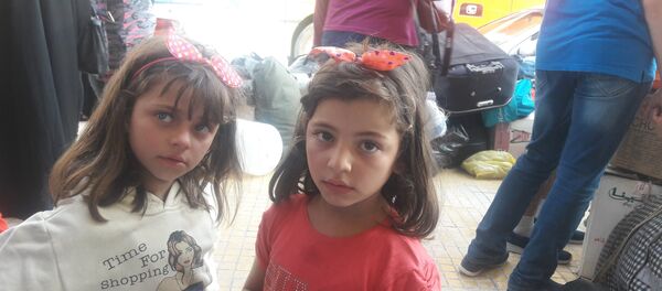 لقطات مؤثرة واستقبال شعبي لمختطفي اشتبرق ومحرري كفريا والفوعة بأحضان اللاذقية - سبوتنيك عربي