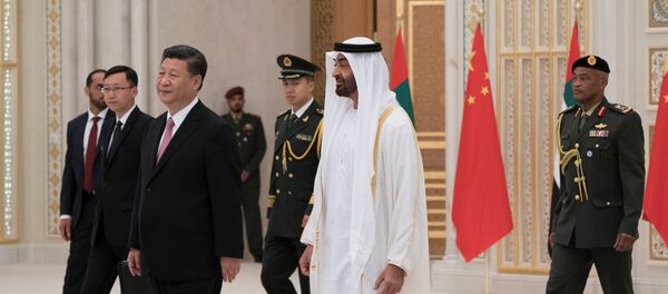 ولي عهد أبوظبي الشيخ محمد بن زايد آل نهيان مع الرئيس الصيني شي جين بينغ خلال زيارته للإمارات العربية المتحدة، 20 يوليو/تموز 2018 ولي عهد أبوظبي الشيخ محمد بن زايد آل نهيان مع الرئيس الصيني شي جين بينغ خلال زيارته للإمارات العربية المتحدة، 20 يوليو/تموز 2018 - سبوتنيك عربي