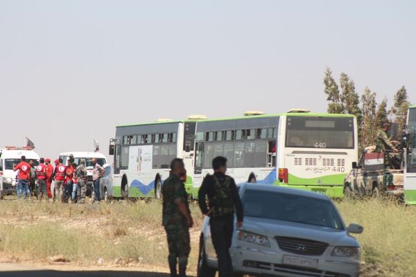 خروج المسلحين من بلدة محجة شمالي محافظة درعا - سبوتنيك عربي