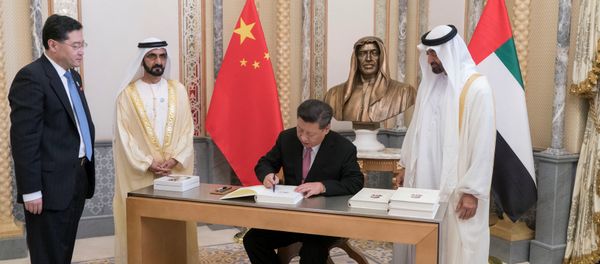 الرئيس الصيني جين بينغ في زيارة إلى أبوظبي يجري محادثات مع نائب رئيس دولة الإمارات الشيخ محمد بن راشد آل مكتوم وولي عهد أبوظبي الشيخ محمد بن زايد آل نهيان الرئيس الصيني جين بينغ في زيارة إلى أبوظبي يجري محادثات مع نائب رئيس دولة الإمارات الشيخ محمد بن راشد آل مكتوم وولي عهد أبوظبي الشيخ محمد بن زايد آل نهيان - سبوتنيك عربي