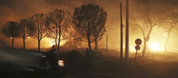 اندلاع الحرائق في شرق أثينا، اليونان 23 يوليو/ تموز 2018 - سبوتنيك عربي