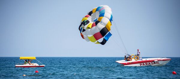 مصطافون على شاطئ البحر الأسود في سوداك، القرم - سبوتنيك عربي