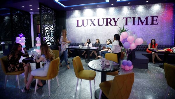 أول مطعم للنساء فقط في إربيل، العراق 17 يوليو/ تموز 2018 أول مطعم للنساء فقط في إربيل، العراق 17 يوليو/ تموز 2018 - سبوتنيك عربي