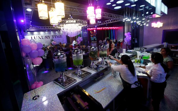 أول مطعم للنساء فقط في إربيل، العراق 17 يوليو/ تموز 2018 أول مطعم للنساء فقط في إربيل، العراق 17 يوليو/ تموز 2018 - سبوتنيك عربي