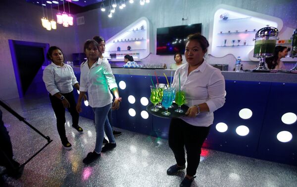 أول مطعم للنساء فقط في إربيل، العراق 17 يوليو/ تموز 2018 أول مطعم للنساء فقط في إربيل، العراق 17 يوليو/ تموز 2018 - سبوتنيك عربي