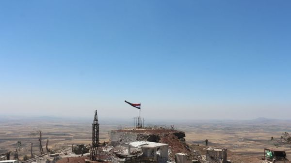 مسلحو نوى بريف درعا يسلمون أسلحتهم الثقيلة ويؤازرون الجيش السوري في مواجهة داعش مسلحو نوى بريف درعا يسلمون أسلحتهم الثقيلة ويؤازرون الجيش السوري في مواجهة داعش - سبوتنيك عربي