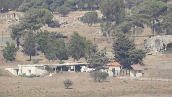 سبوتنيك ترصد رفع العلم السوري فوق معبر القنيطرة من جانبيه - سبوتنيك عربي