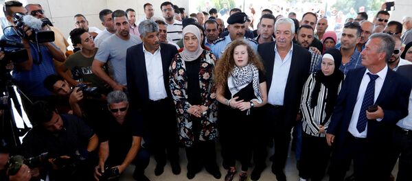 عهد التميمي في زيارة لقبر عرفات - سبوتنيك عربي