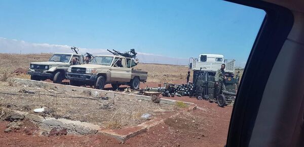 رشاشات محملة على سيارات سلمتها الفصائل المسلحة في الجنوب السوري - سبوتنيك عربي