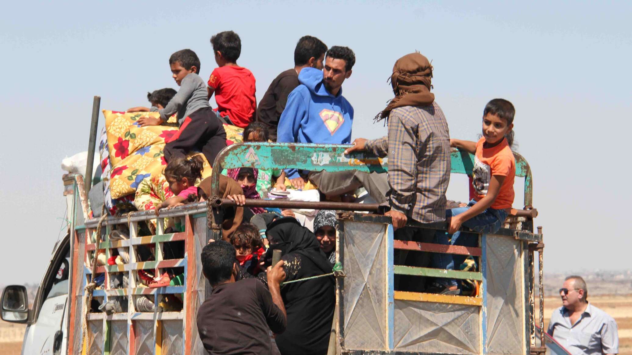 الأمم المتحدة تكشف عن عدد اللاجئين السوريين العائدين إلى بلادهم طوعا بعد عام على رحيل الأسد