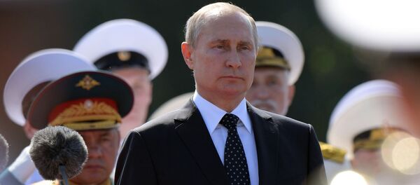 الرئيس الروسي فلاديمير بوتين يحضر العرض العسكري البحري في سان بطرسبورغ بمناسبة يوم البحرية الروسية، 29 يوليو/ تمو 2018 الرئيس الروسي فلاديمير بوتين يحضر العرض العسكري البحري في سان بطرسبورغ بمناسبة يوم البحرية الروسية، 29 يوليو/ تمو 2018 - سبوتنيك عربي