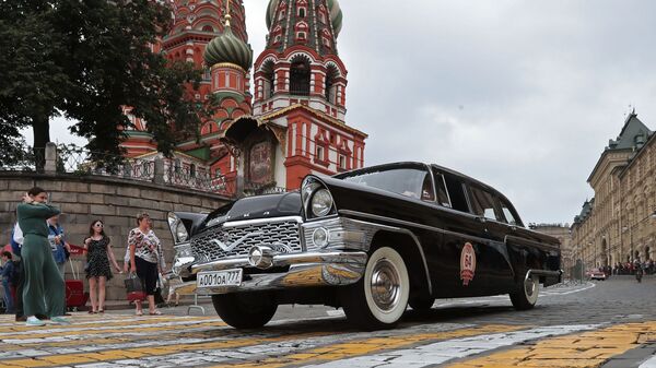 سيارة تشايكا (نورس) غاز -13 في إطار سباق غوم = غوركي كلاسيك - 2018 للسيارات القديمة في موسكو - سبوتنيك عربي