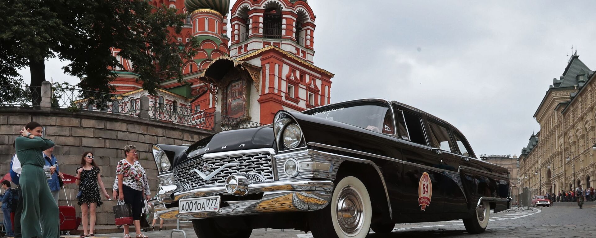 سيارة تشايكا (نورس) غاز -13 في إطار سباق غوم = غوركي كلاسيك - 2018 للسيارات القديمة في موسكو - سبوتنيك عربي, 1920, 11.12.2025