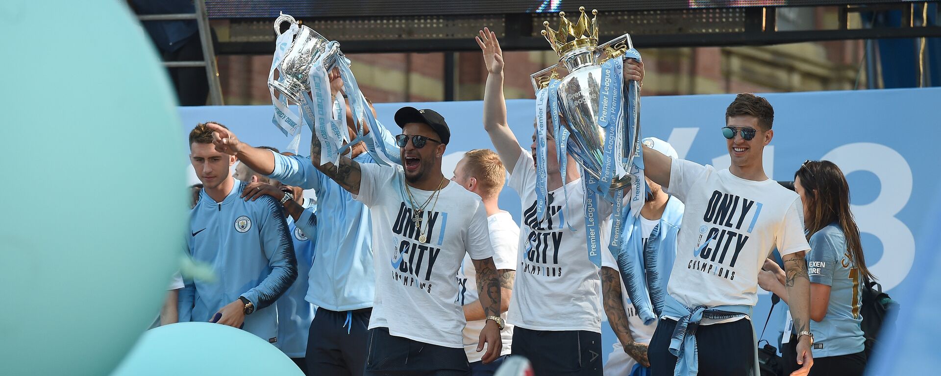 لاعبوا مانشستر سيتي يحتفلون بفوزهم ببطولة الدوري الإنجليزي - سبوتنيك عربي, 1920, 01.08.2018
