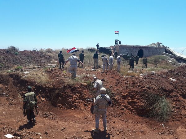 الجيش السوري يستكمل انتشاره في منطقة فك الاشتباك مع إسرائيل الجيش السوري يستكمل انتشاره في منطقة فك الاشتباك مع إسرائيل - سبوتنيك عربي