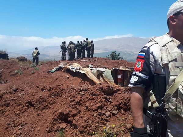 الجيش السوري يستكمل انتشاره في منطقة فك الاشتباك مع إسرائيل الجيش السوري يستكمل انتشاره في منطقة فك الاشتباك مع إسرائيل - سبوتنيك عربي