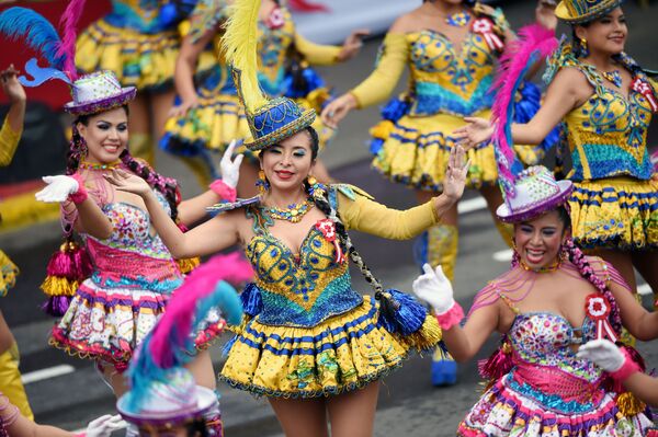 راقصون خلال الاحتفالات بالذكرى السنوية لاستقلال البلاد في ليما، بيرو 29 يوليو/ تموز 2018 - سبوتنيك عربي