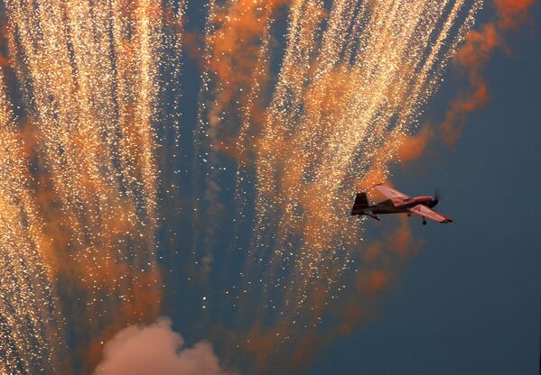 عرض جوي للطيران في إطار درون أفيا شو في ناخابينو بضواحي موسكو - سبوتنيك عربي