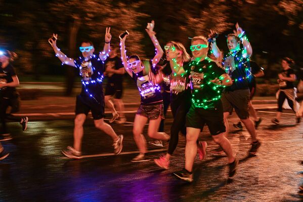 مشاركون في سباق الجري وسط العاصمة موسكو - سبوتنيك عربي