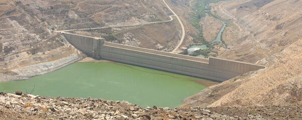 سد الوحدة الفاصل بين الأراضي السورية والأردنية أقصى جنوب غرب سورية وشمال غرب الأردن - سبوتنيك عربي