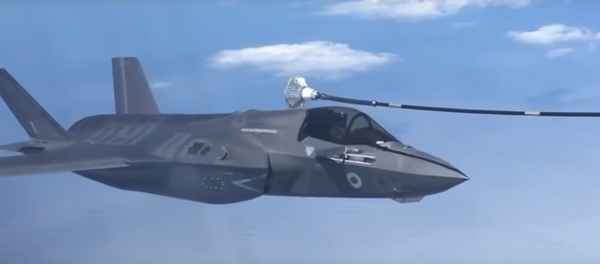 محاولة فاشلة لمقاتلة F-35 للتزود بالوقود في الجو - سبوتنيك عربي