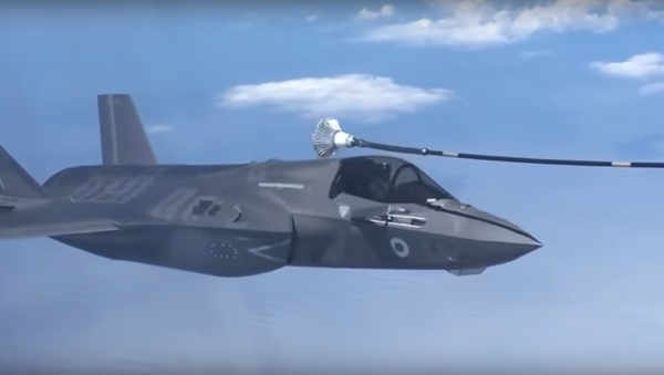 محاولة فاشلة لمقاتلة F-35 للتزود بالوقود في الجو - سبوتنيك عربي