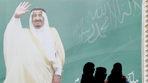 ملصق إعلاني عليه الملك السعودي سلمان بن عبد العزيز آل سعود خلال مهرجان الجنادرية الثقافي في ضواحي الرياض - سبوتنيك عربي