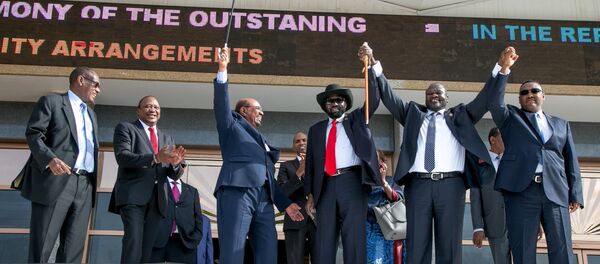 البشير وريك ماشار وسلفاكير قبل توقيع اتفاق السلام في جنوب السودان - سبوتنيك عربي