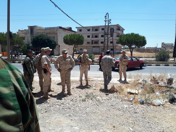 قوات حفظ السلام (أوندوف) تجول (بسلام) ضمن المنطقة العازلة بالجولان تحت حماية الشرطة الروسية والجيش السوري - سبوتنيك عربي