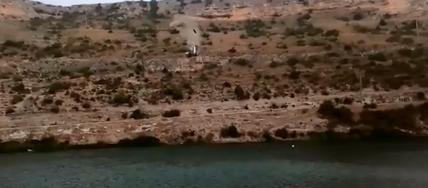 حادث انقلاب سيارة من منحدر عالي في إسبانيا - سبوتنيك عربي