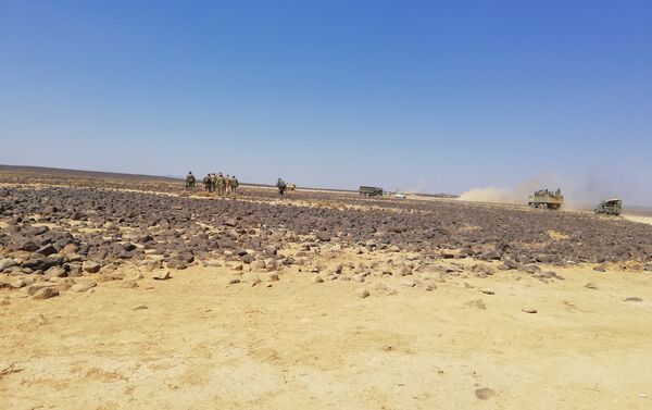 الجيش السوري في بادية السويداء مع الاقتراب من موعد تحريرها من داعش الإرهابي - سبوتنيك عربي