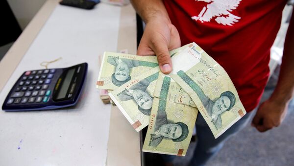أوراق نقدية إيرانية في مكتب للصرافة في العراق - سبوتنيك عربي