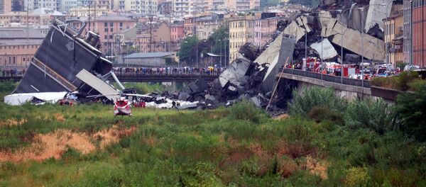 انهيار جسر في جنوة، إيطاليا 14 أغسطس/ آب 2018 انهيار جسر في جنوة، إيطاليا 14 أغسطس/ آب 2018 - سبوتنيك عربي
