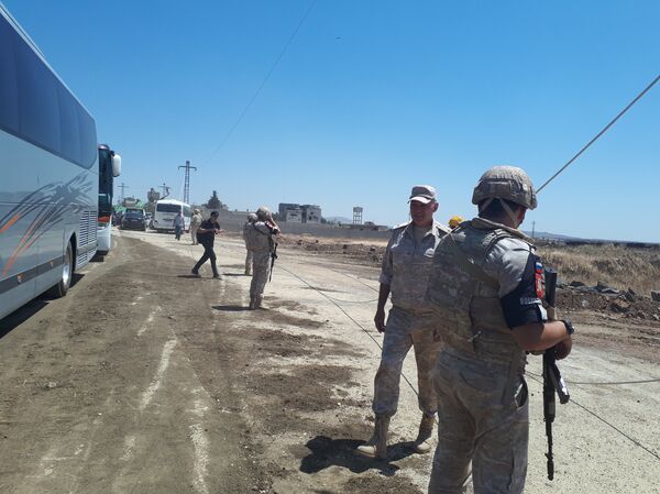 وفود إعلامية روسية وأجنبية تزور القنيطرة برفقة الشرطة العسكرية الروسية - سبوتنيك عربي