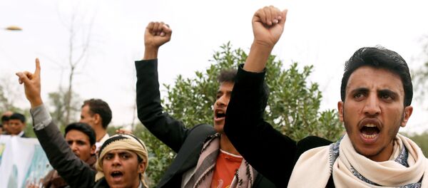 مظاهرة الحوثيين ضد ضربات التحالف العربي بقيادة السعودية في صنعاء، اليمن 11 أغسطس/ آب 2018 - سبوتنيك عربي