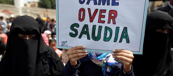 مظاهرة الحوثيين ضد ضربات التحالف العربي بقيادة السعودية في صنعاء، اليمن 13 أغسطس/ آب 2018 - سبوتنيك عربي