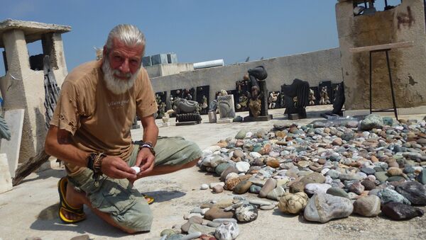 سوري يرسم -بالحجارة- لوحات إنسانية عن حياة الحرب - سبوتنيك عربي