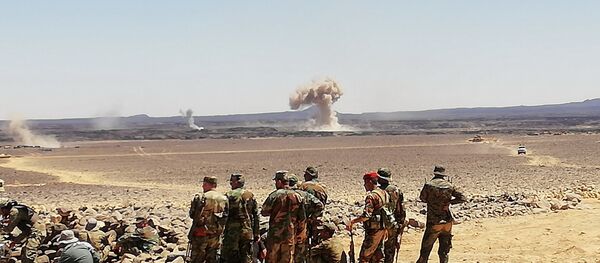 الجيش السوري يقتحم جيب داعش الأخير ببادية السويداء.. والتنظيم قيد الانهيار - سبوتنيك عربي