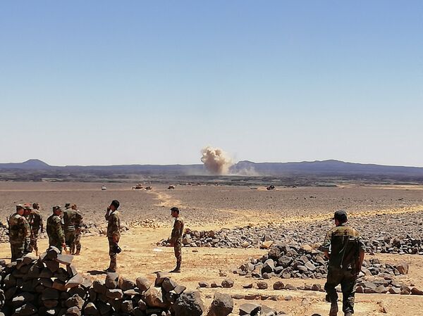 الجيش السوري يقتحم جيب داعش الأخير ببادية السويداء.. والتنظيم قيد الانهيار - سبوتنيك عربي