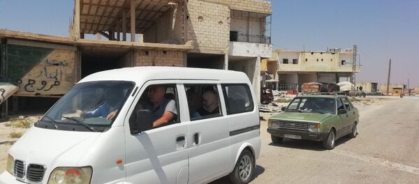 افتتاح معبر أبو الظهور شرق إدلب في سوريا وبدء تدفق المدنيين من مناطق النصرة الإرهابي إلى مناطق سيطرة الحكومة السورية افتتاح معبر أبو الظهور شرق إدلب في سوريا وبدء تدفق المدنيين من مناطق النصرة الإرهابي إلى مناطق سيطرة الحكومة السورية - سبوتنيك عربي