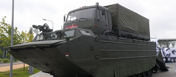 افتتاح منتدى آرميا 2018 (الجيش 2018 العسكري الدولي الرابع في كوبينكا بضواحي موسكو - ناقلة جنود مزنجرة بي تي إس-4 - سبوتنيك عربي