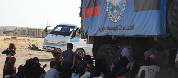 أبو الظهور...الجنود والأطباء الروس يخففون معاناة المدنيين الخارجين من إدلب أبو الظهور...الجنود والأطباء الروس يخففون معاناة المدنيين الخارجين من إدلب - سبوتنيك عربي