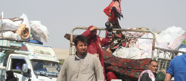 تزايد الوافدين عبر أبو الظهور...مدنيون: مسلحو إدلب منعونا منذ 8 أيام - سبوتنيك عربي