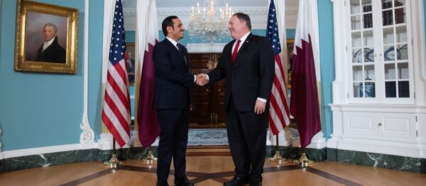 وزير الخارجية القطري محمد بن عبد الرحمن آل ثاني مع نظيره الأمريكي مايك بومبيو - سبوتنيك عربي