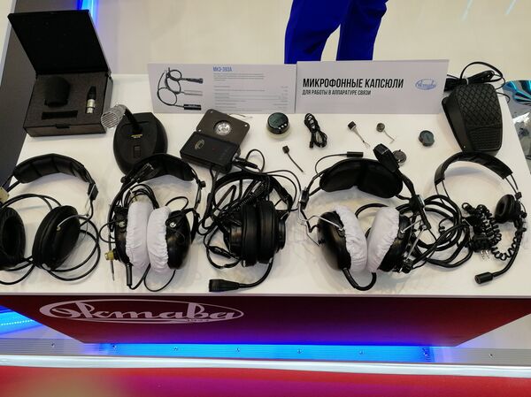 سماعات خاصة gunshp  22 وهي  سماعة بلوتوث ميدانية ذو أذن واحدة، تستخدم في الأغراض العسكرية تستخدم في المحطات الإذاعية الميدانية المتنقلة، وسماعة الرأس اللاسلكية Hersha 18 m المستخدمة في الطائرات المقاتلة المختلفة، وكذلك معدات طائرات الهليكوبتر - سبوتنيك عربي