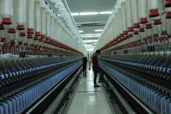 مصنع النسيج في المركز الصناعي شيخ النجار في محافظة حلب يعود للعمل مرة أخرى - سبوتنيك عربي