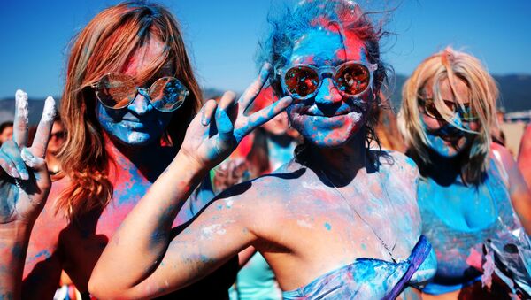 مهرجان تريكولور - الاحتفال بيوم العلم الروسي في نوفوسيبيرسك - سبوتنيك عربي