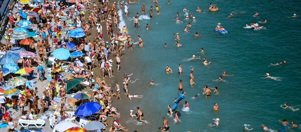 عطلة صيفية على شاطئ البحر في بلدة سيميز في القرم - سبوتنيك عربي