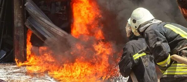 احتراق مستودع يحوي معدات تصنيع مواد كيماوية جنوب إدلب أرشيف - سبوتنيك عربي